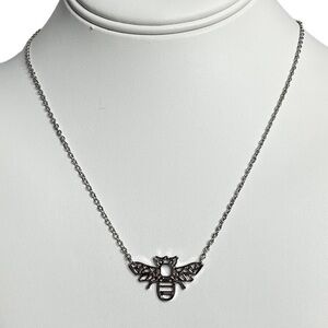 Necklace with honeybee NWOT